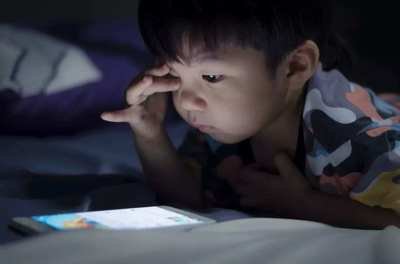 10岁男孩给游戏主播打赏3万多 家长：一年积蓄没了
