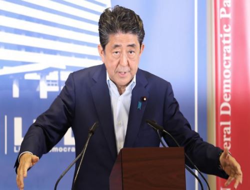 安倍晋三欲联合在野党讨论修宪