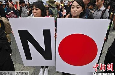不去日本不买日货！被踢出白名单的韩国，反日怒火高涨