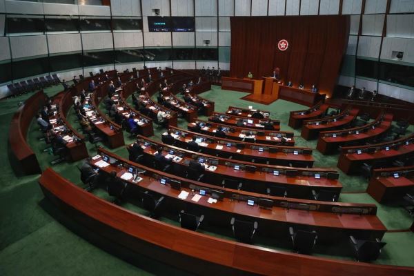 香港立法会通过公职人员宣誓条例草案 区议员须宣誓