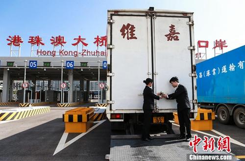 “澳车北上”实施以来 逾万辆次澳门单牌车经港珠澳大桥出入境