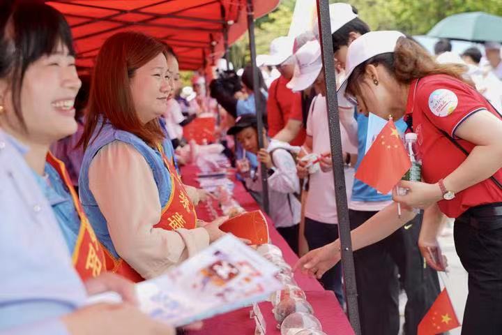 千人徒步宣传禁毒反诈共护无毒青春