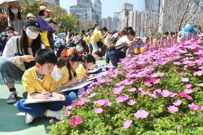 香港青年团体发表倡议书 呼吁完善人口政策