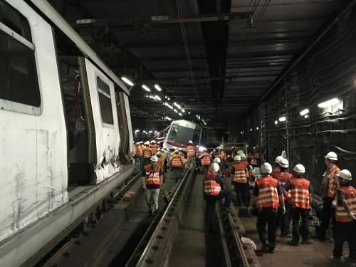 港铁相撞列车成功移离主线 停驶2天后恢复行车