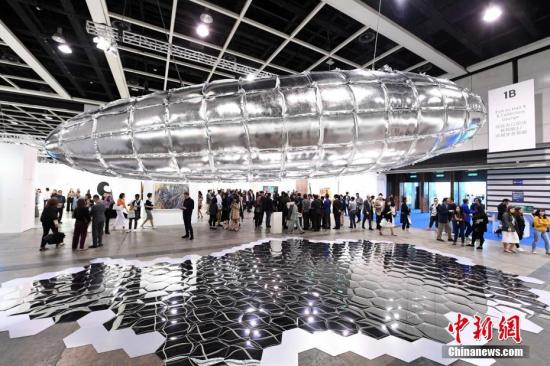 香港巴塞尔艺术展开幕 242间国际艺廊齐亮相