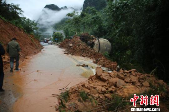 广西凌云遭特大暴雨袭击 已致2人罹难多人失联、受伤