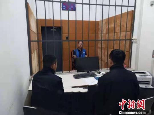 哈尔滨市一男子为陪朋友刑拘竟酒后驾车投案