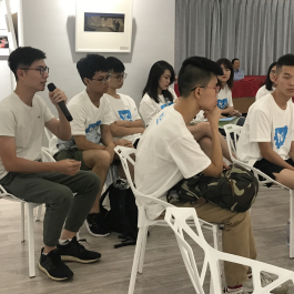 香港学子观看《敦煌画派》 感受艺术 学习工匠精神
