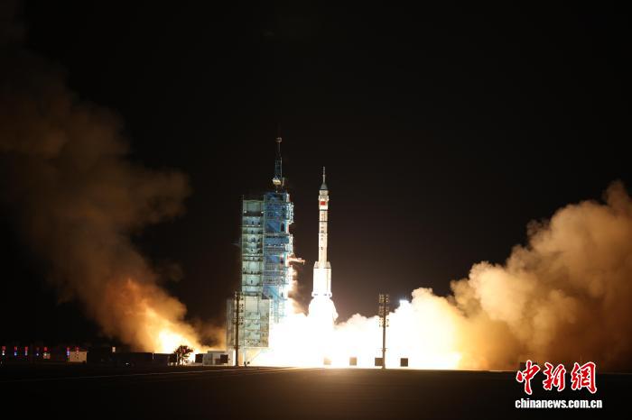 “砺箭21”一箭“穿月” 中国空间站迎新客